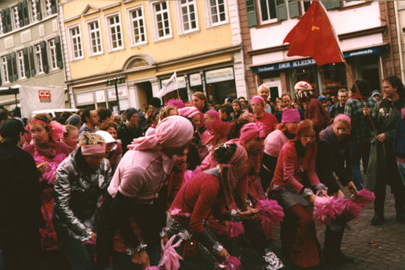 Radical Cheerleaders verbreiten Stimmung