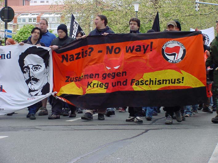 Fronttransparent der Antifa-Spontandemo