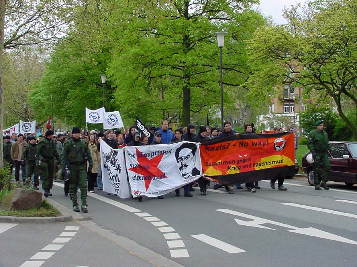 Die Spontandemo auf dem Weg zum Hauptbahnhof