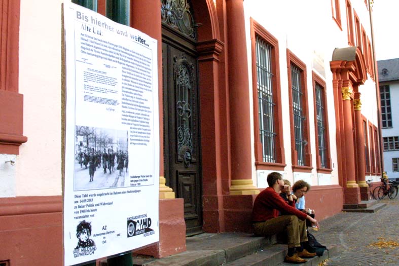 Tafel des Stadtrundgangs an der Alten Uni