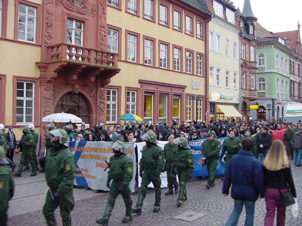 Vermummte Gewaltttige am Anatomieplatz