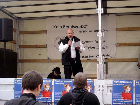 Micha bei seiner Rede am Theater-Platz