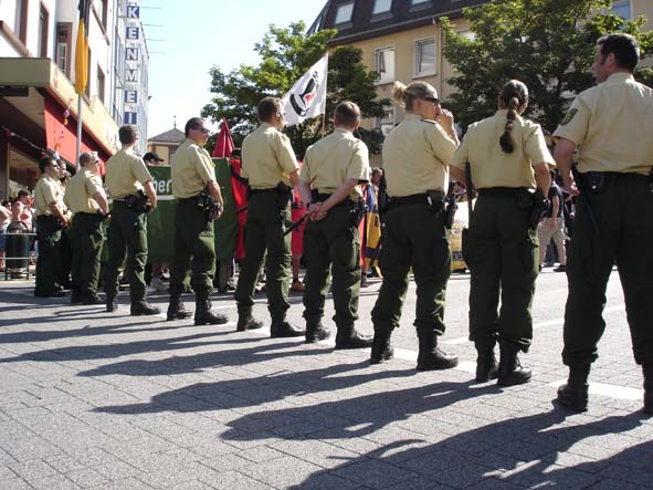 Deutsche Polizisten schtzen ... Einkaufsmeile