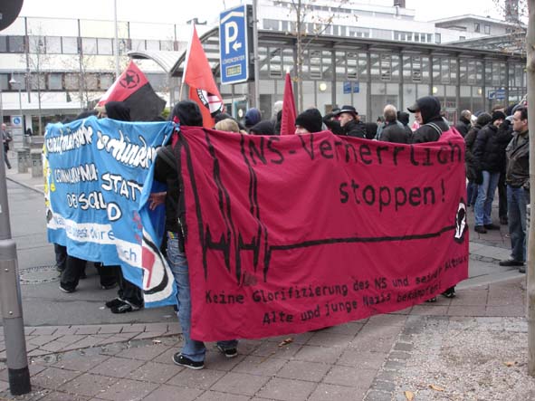 Rsselsheim: Die Demo zieht los