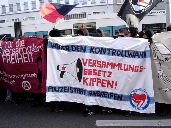 Gegen den Bullenstaat