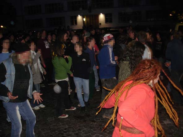Und der Mob tanzt!