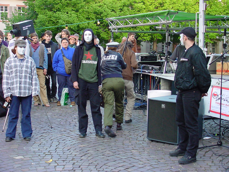AgitProp-Theater Freiheit stirbt mit Sicherheit