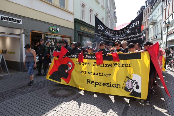 Die Demo eingangs der Hauptstrae