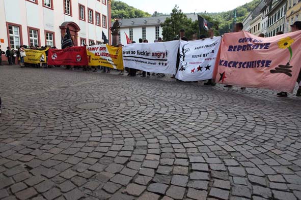 Zwischenkundgebung auf dem Uni-Platz