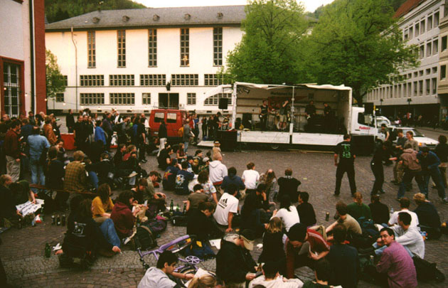 Der Universittsplatz am 30.4.2001