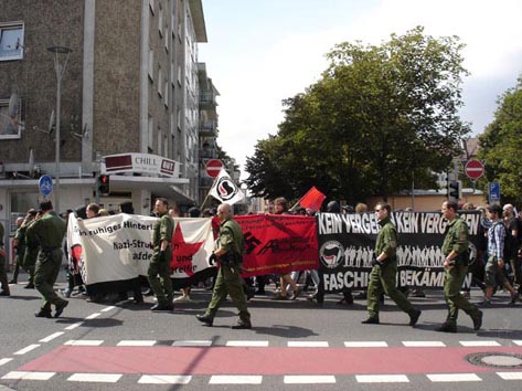 Demo im lockeren Bullenspalier